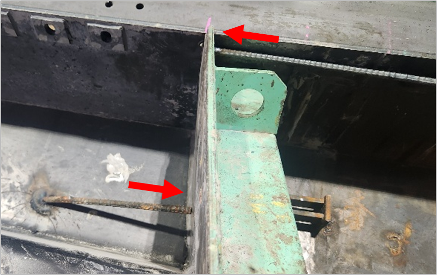 写真－3 型枠調整(打設時鉄筋除去)